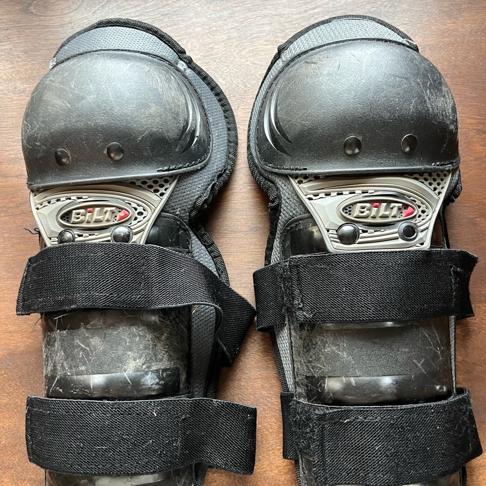 BILT Kids Black Knee Pads